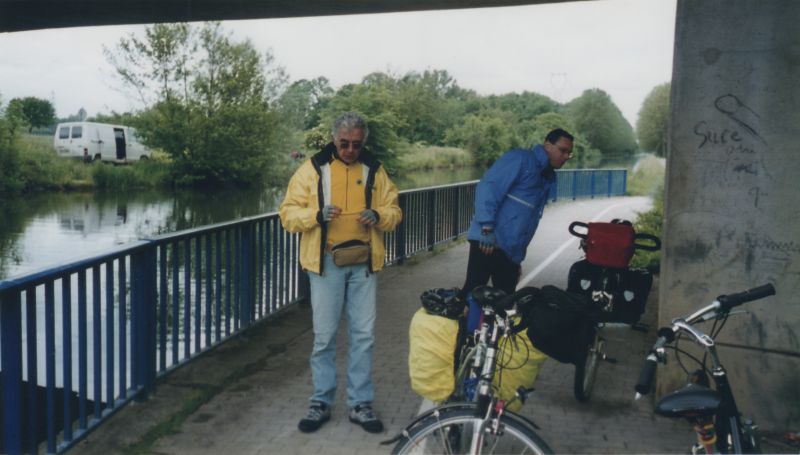 Ludwig und Stefan bei Pause unter Brücke