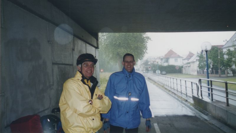 Brücke als Unterstand bei Regen