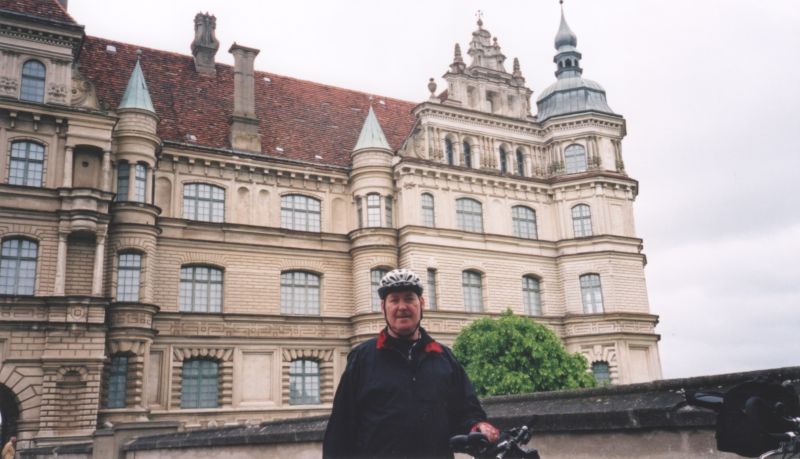 Rolf vor Schloß Güstrow