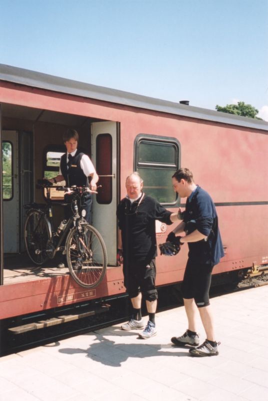 Ausladen der Fahrräder