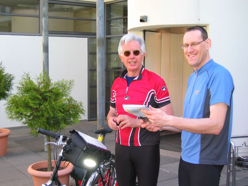 Ludwig und Stefan checken zum Tourstart die Route Ludwig und Stefan checken zum Tourstart die Route